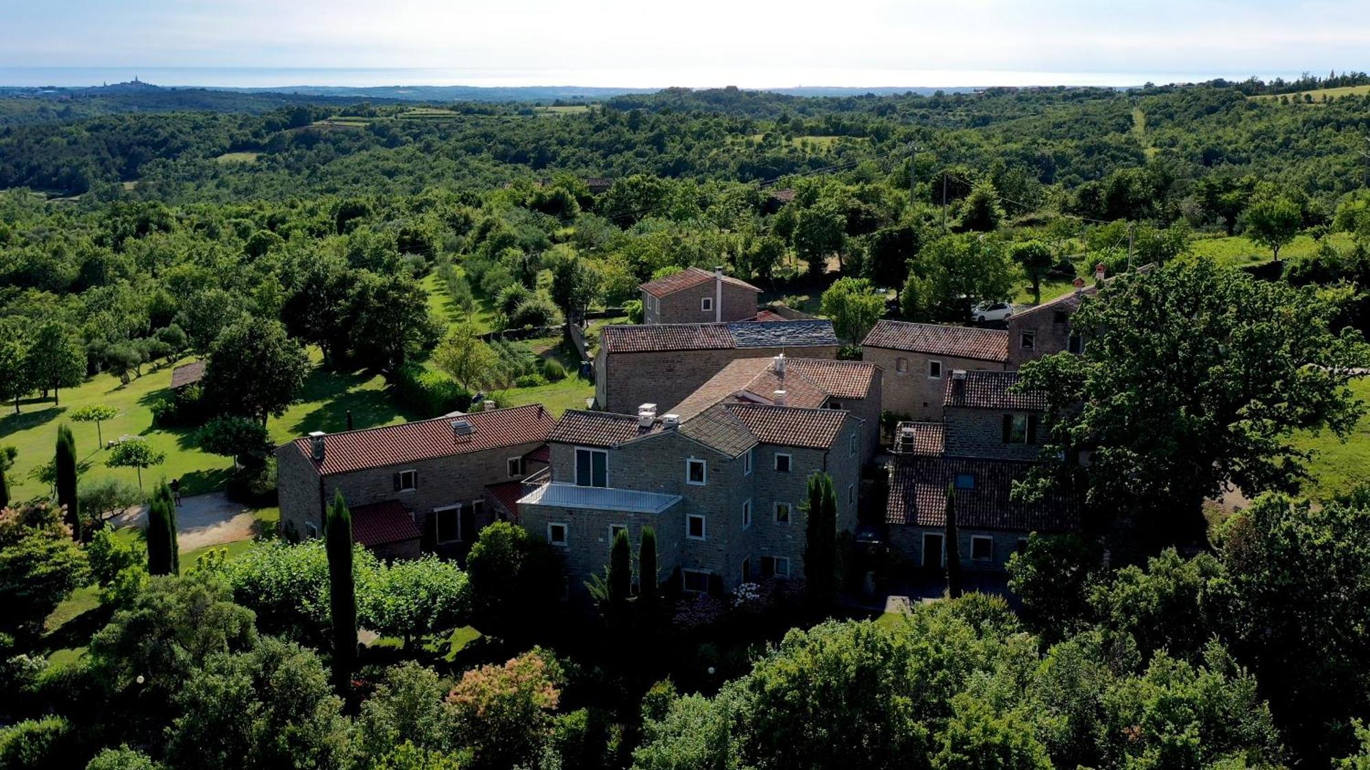 L'Abbraccio Della Quercia Apartamento Momjan Exterior foto