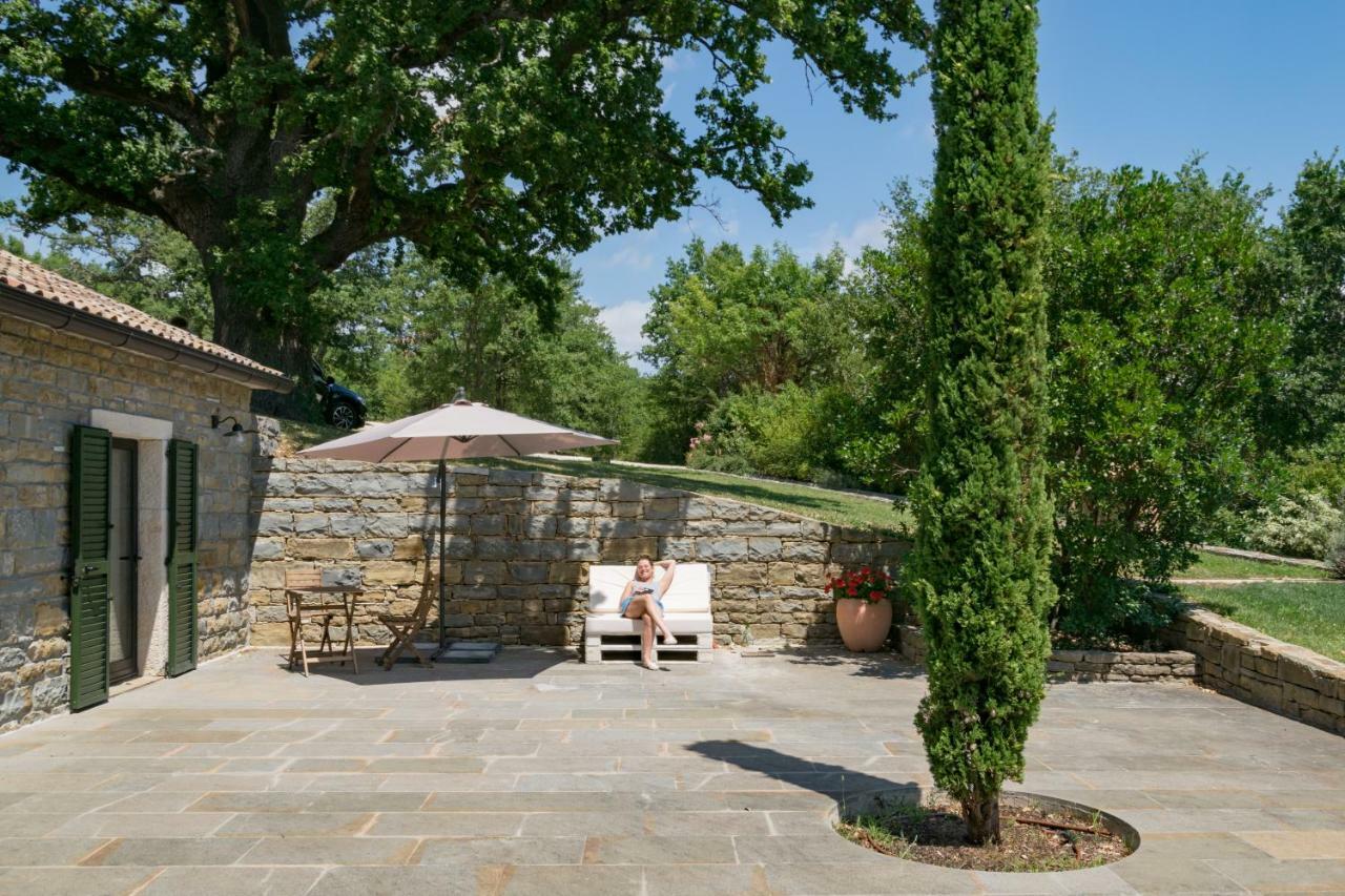 L'Abbraccio Della Quercia Apartamento Momjan Exterior foto