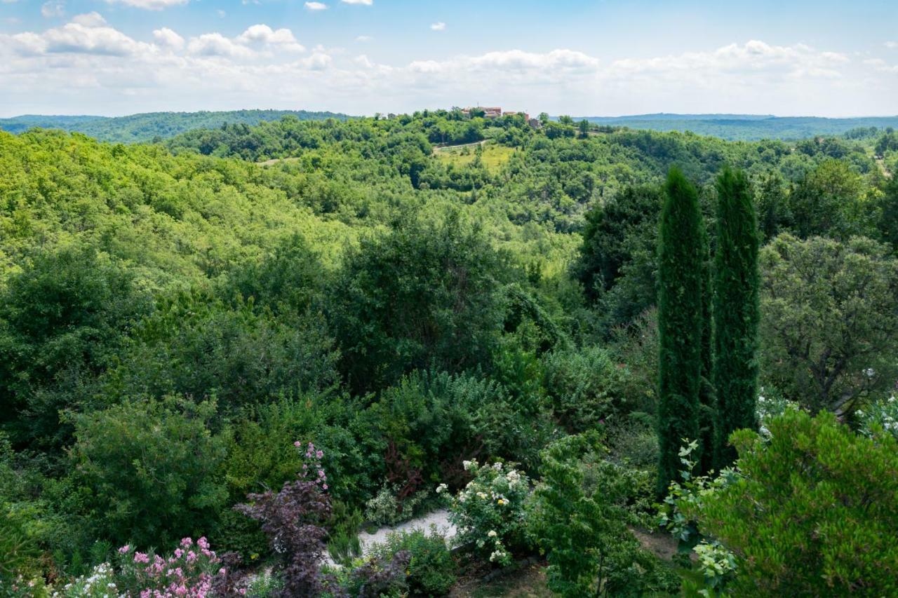 L'Abbraccio Della Quercia Apartamento Momjan Exterior foto